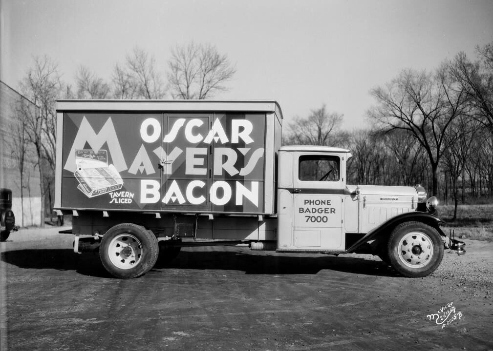 1929: Oscar Meyer invents first ābrandedā meat